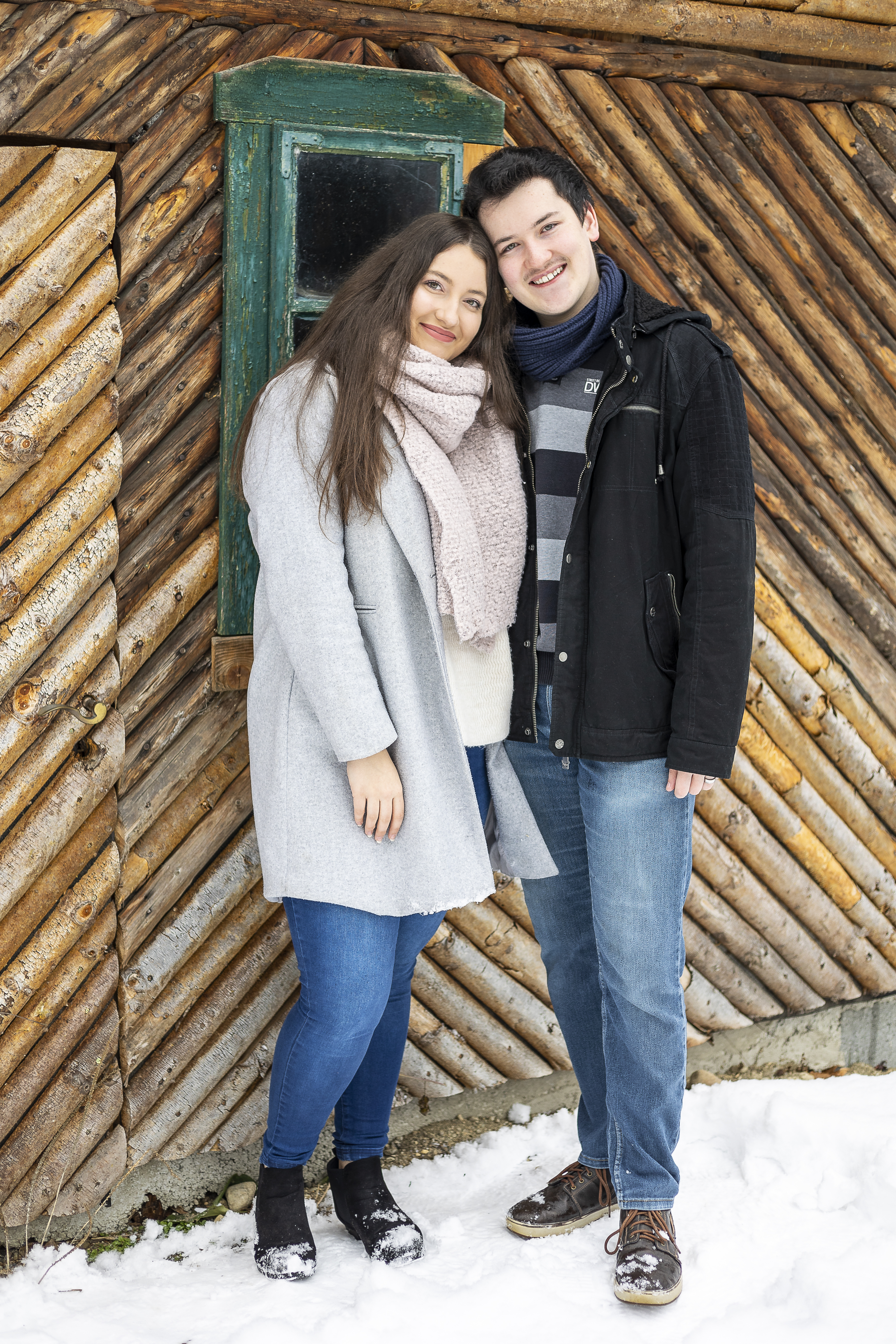 Geschwisterportrait im Winter
